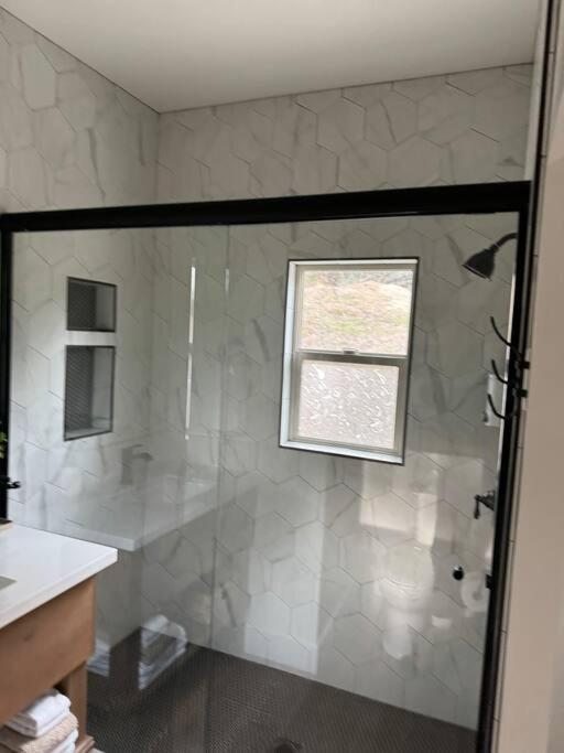 Villa Soleil Luna 2 Miles From Sequoia Park Entrance *