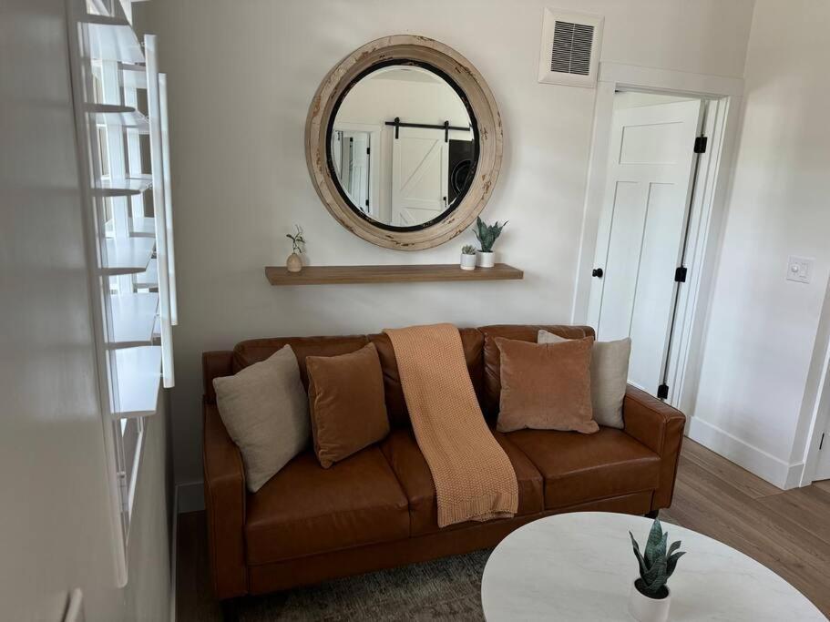 Villa Soleil Luna 2 Miles From Sequoia Park Entrance *